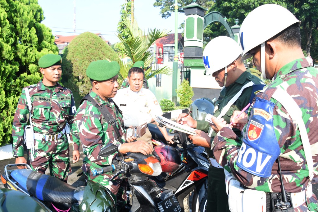 Pemeriksaan Kendaraan Anggota Korem 073/Makutarama